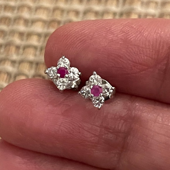 Natural ruby diamanté sterling silver floral stud earrings - Picture 3 of 7